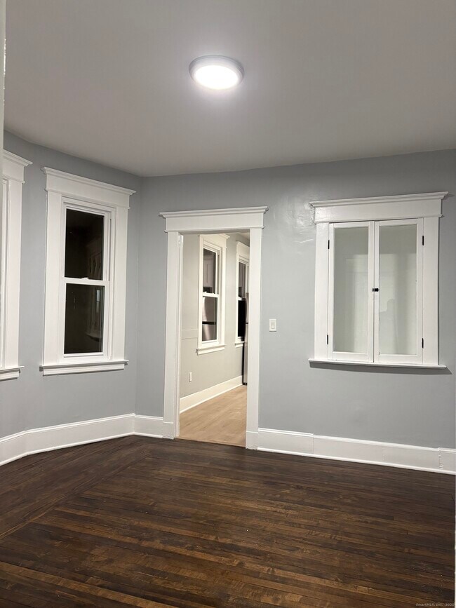 Building Photo - 72 4th St