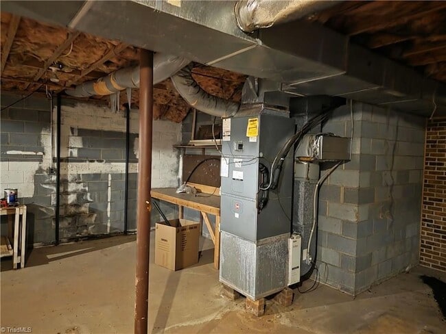 Building Photo - 1085 Brown Rd