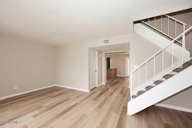 Building Photo - 944 S Valencia