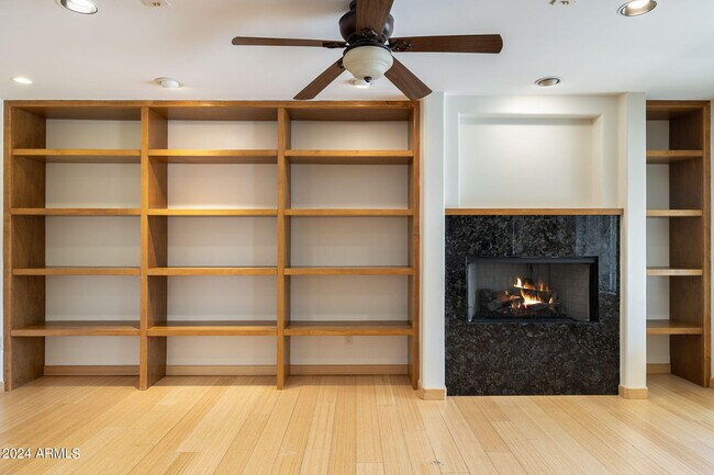 Building Photo - 8643 E Sandalwood Dr