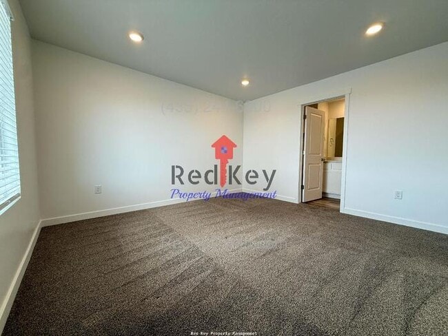 Building Photo - Wayne Way Townhouse