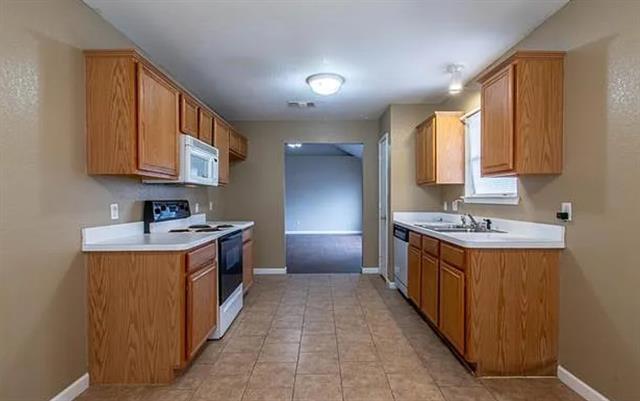 Building Photo - 816 W Colony Dr