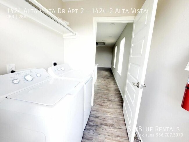 Building Photo - 1424 Alta Vista Dr