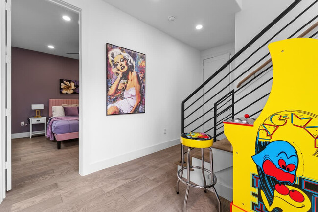 Building Photo - 2103 McGowen St