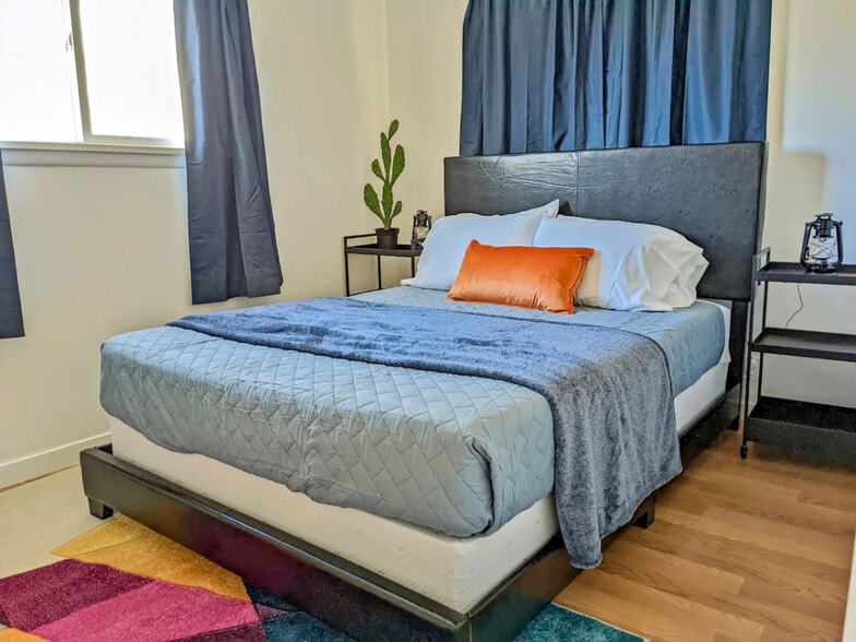 Building Photo - 170 E 100 N