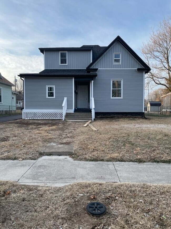 Building Photo - 944 W Central St