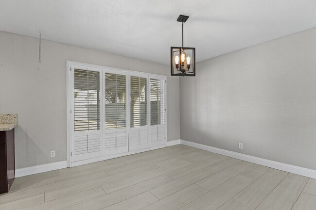 Building Photo - Welcome to your entertainers dream home!