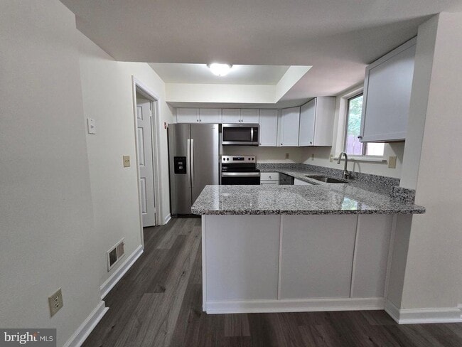 Building Photo - 1417 S Farmview Dr