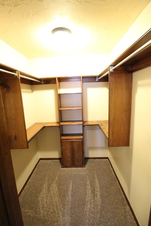 Building Photo - 1136 W Johnathan Way