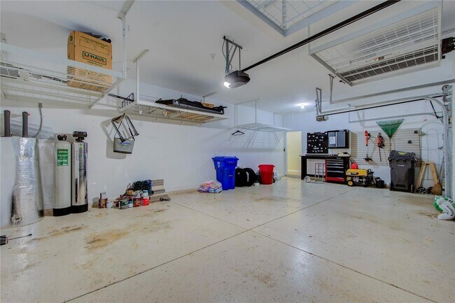 Building Photo - 1122 Oakcrest Dr