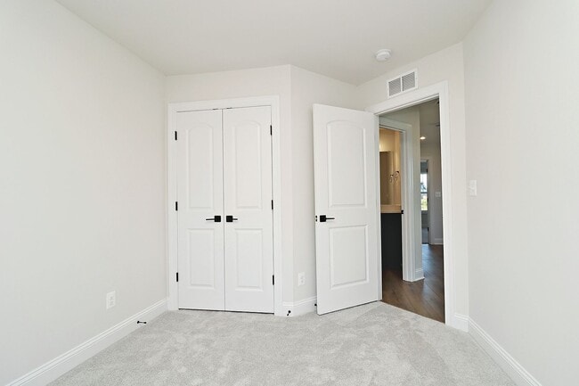 Building Photo - Dog-Friendly Townhome in Dunlora Park