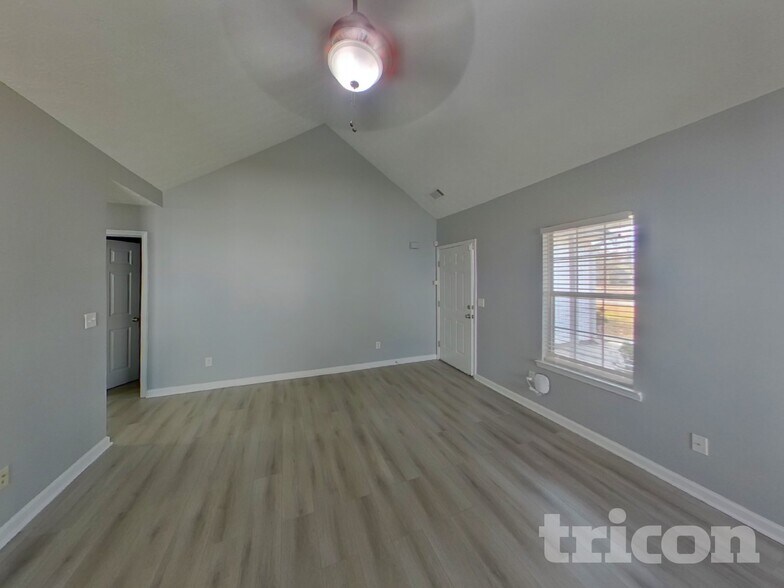 Building Photo - 210 Pebble Creek Dr