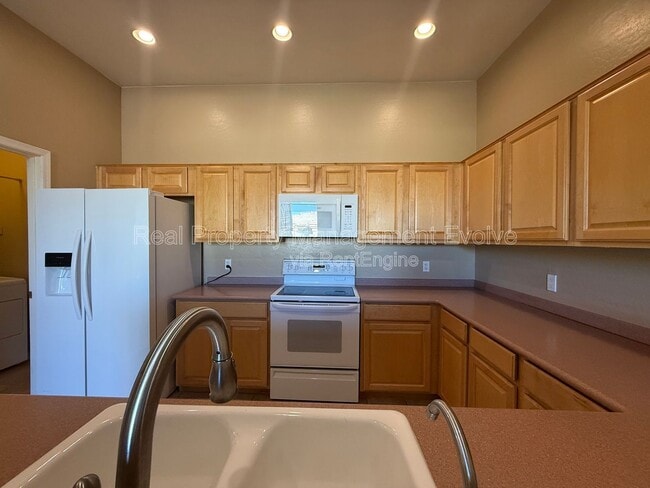 Building Photo - 16420 N Thompson Peak Pkwy