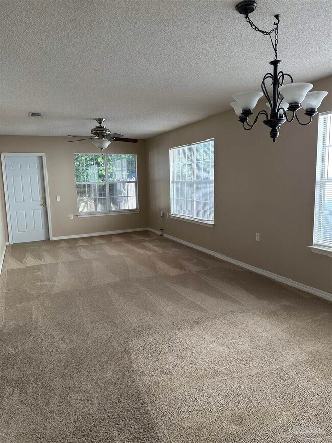 Building Photo - 132 Wildflower Ln