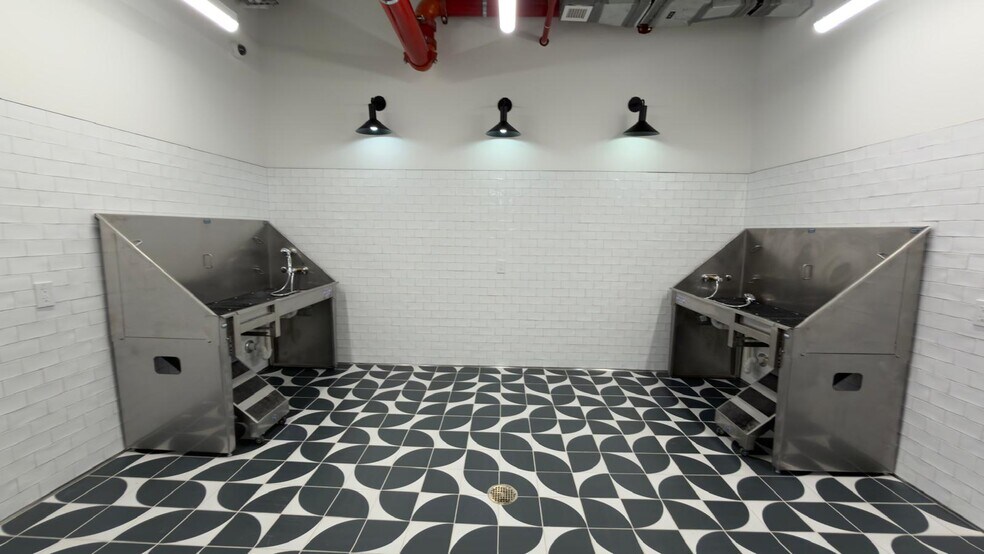 Building Photo - 121 NE 5th St