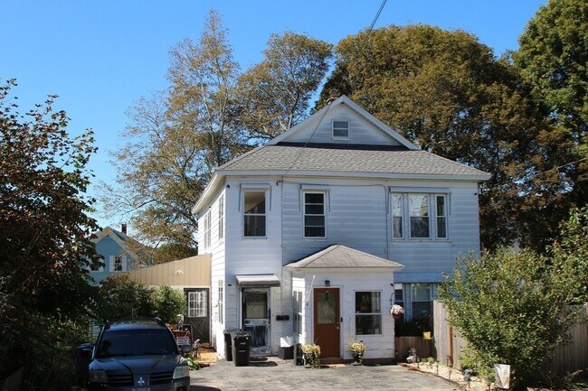 Building Photo - 197 Nichols St