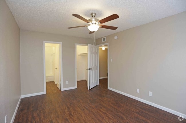 Primary Photo - River Run Apartments