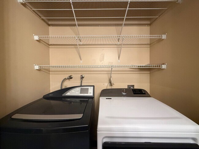 Building Photo - 2343 Fairway Dr