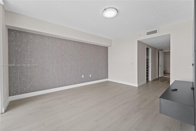 Building Photo - 300 Sunny Isles Blvd