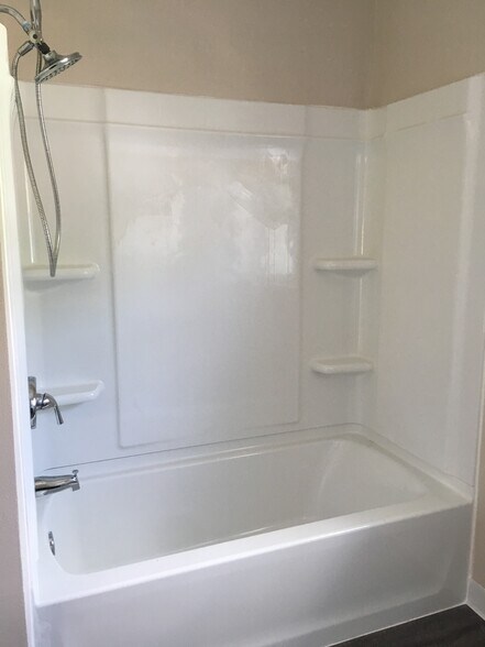 Building Photo - 452 E Holum St