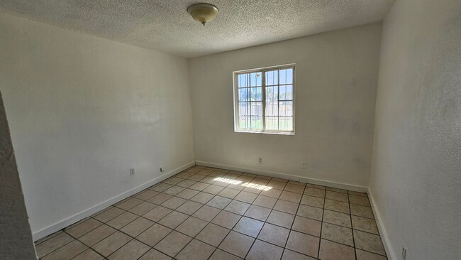 Building Photo - Available Now | 3 Bd 1 Ba Home in East Bak...