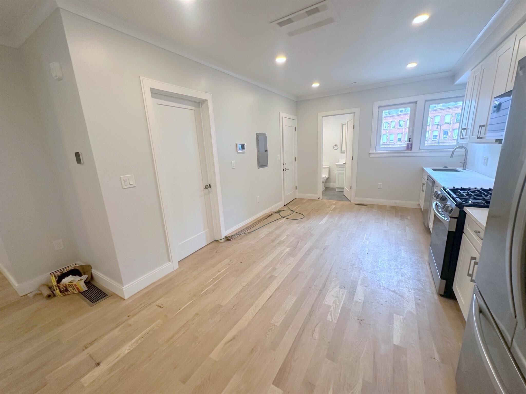 Building Photo - 33 Gore St