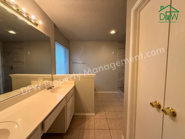 Building Photo - Spacious 3-Bedroom Corner Lot Home with Large Backyard in Arlington, TX