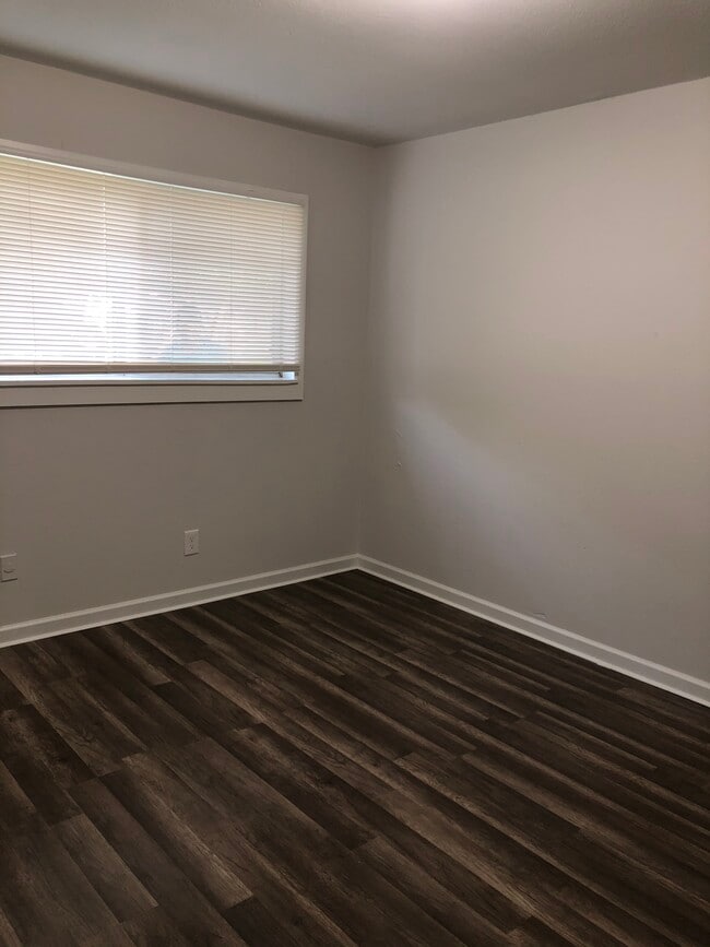 Building Photo - 3649 Meadowdale Dr