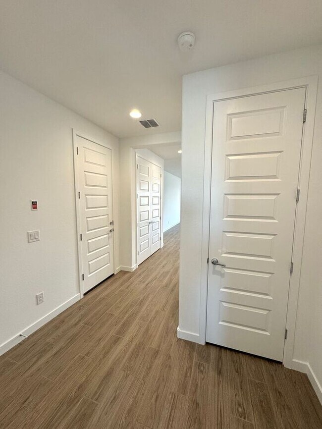 Building Photo - MOVE IN SPECILAS!! New 5-Bedroom Home in Phoenix with Upgrades & Resort-Style Amenities