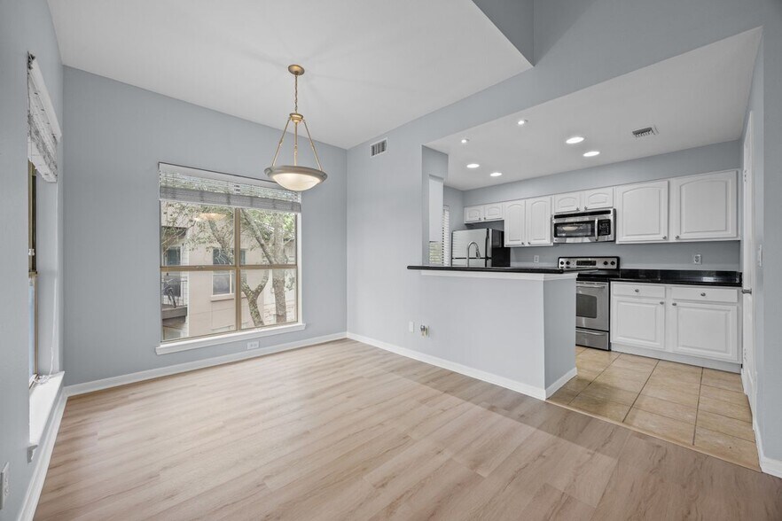 Building Photo - 6000 Shepherd Mountain Cove