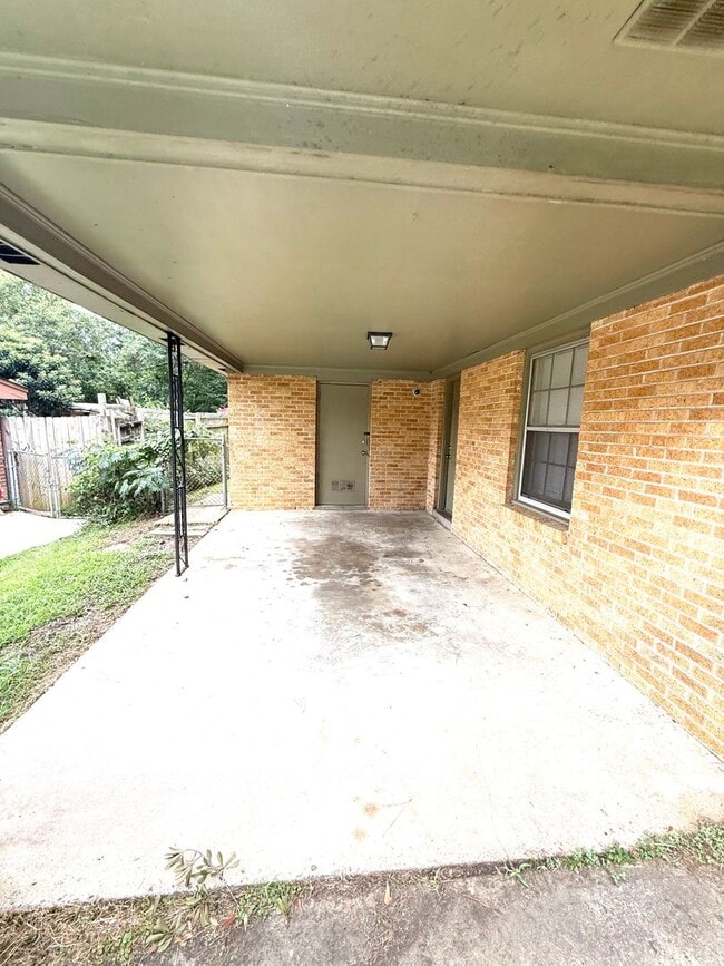 Building Photo - ** 3 Bed 1 Bath located in Grove Hill Estates ** Call 334-366-9198 to schedule a self tour