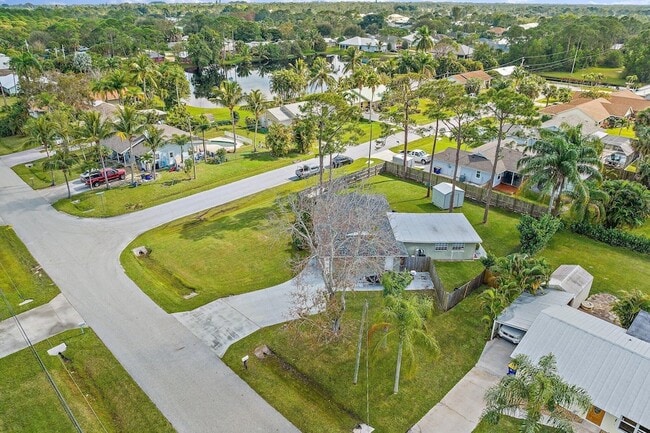 Building Photo - 5854 SE Orange Blossom Trail