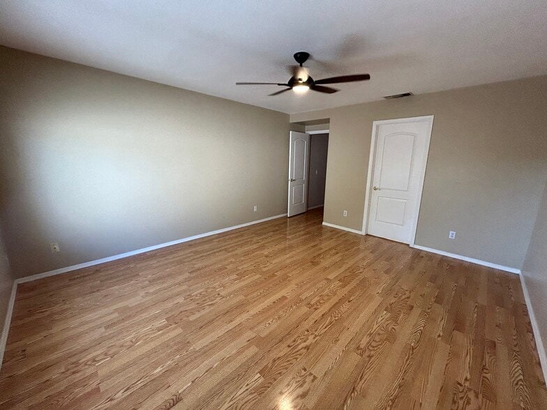 Building Photo - 7709 W Wahalla Ln