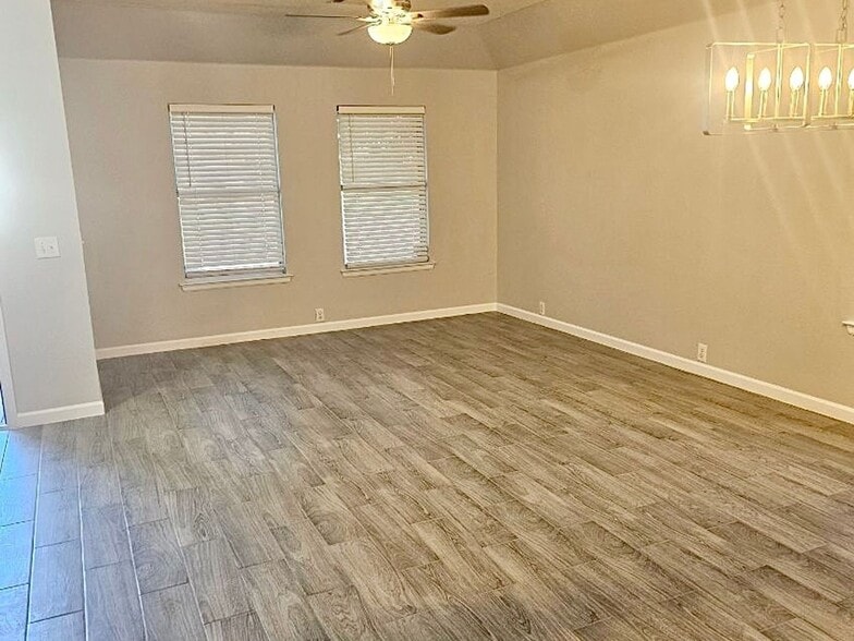 Building Photo - 2009 White Tail Dr