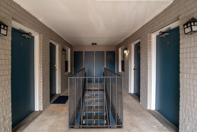 Building Photo - 1808 Edgehill