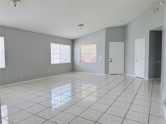 Building Photo - 1730 Bridgeview Cir