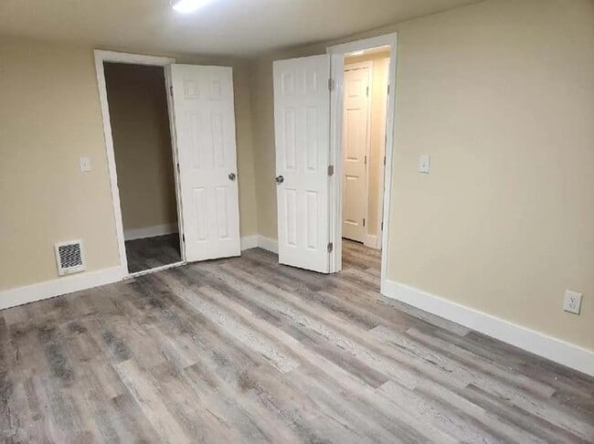 Building Photo - 212 S Dunlop St