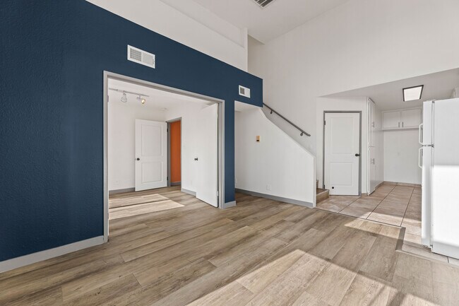 Building Photo - 1540 S Fairfax Ave