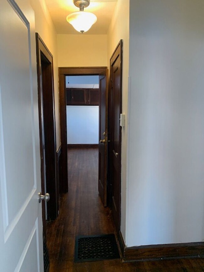 Building Photo - Spacious 5-Bedroom, 2-Bath Home with Class...