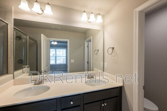 Building Photo - 3697 Acorn Dr