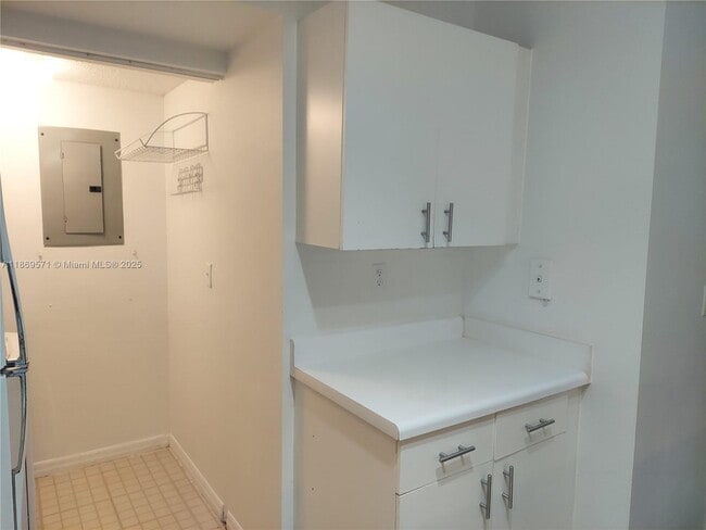Building Photo - 2640 S University Dr