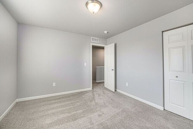 Building Photo - 5673 Claremount St