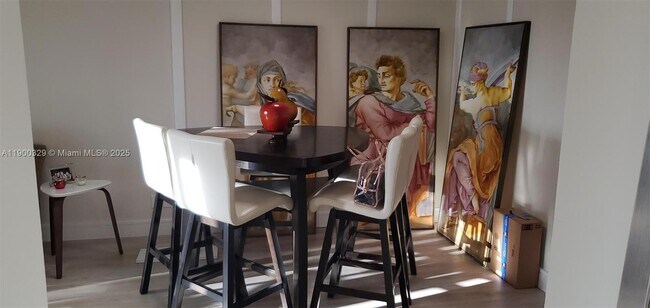 Building Photo - 900 NE 18th Ave