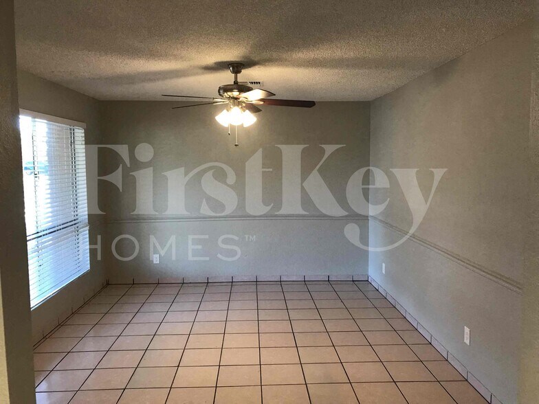 Building Photo - 7629 W Flower St