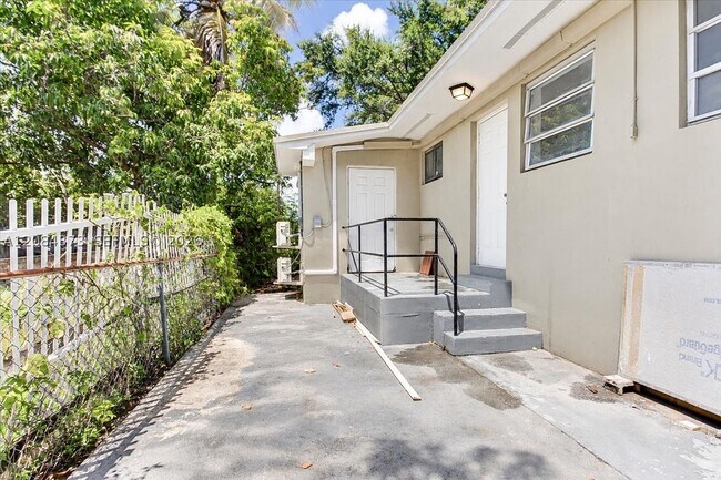 Building Photo - 355 NE 55th St