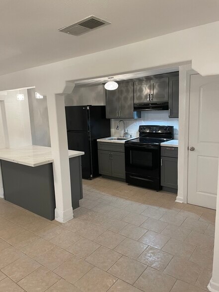 Kitchen - 426 Harrison Ave