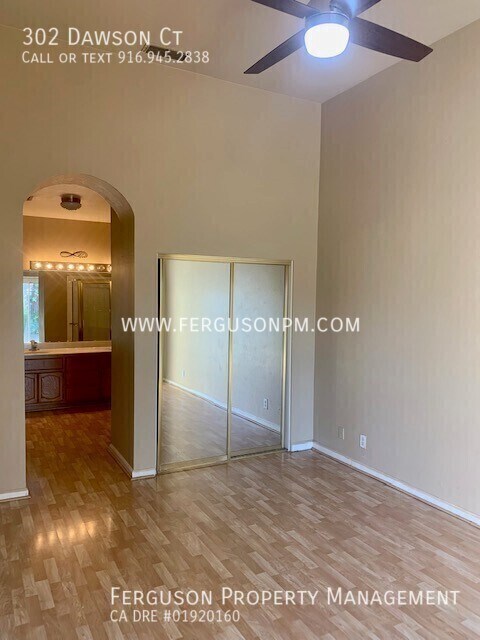 Building Photo - 302 Dawson Ct