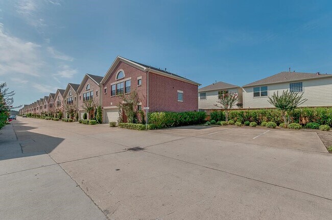 Building Photo - 3703 Main Poplar Dr