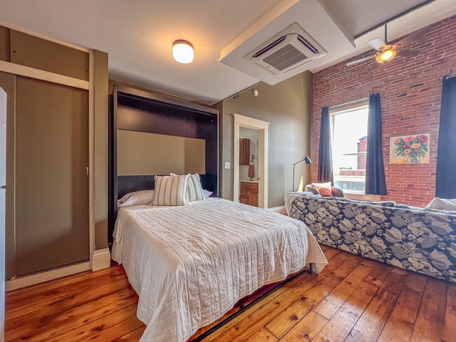 Building Photo - 1175 Iowa St