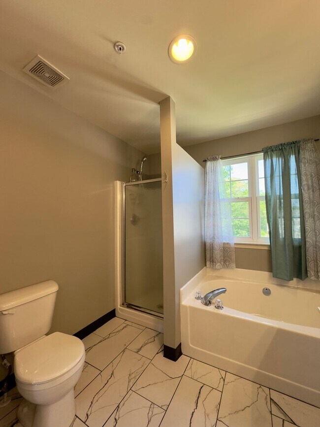 Building Photo - Charming and Stylish Living in a 3Bed/3Bat...